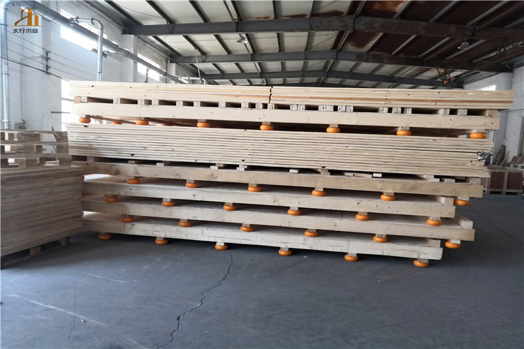 蘇州某環(huán)保設(shè)備廠家定制防震木托盤(pán)